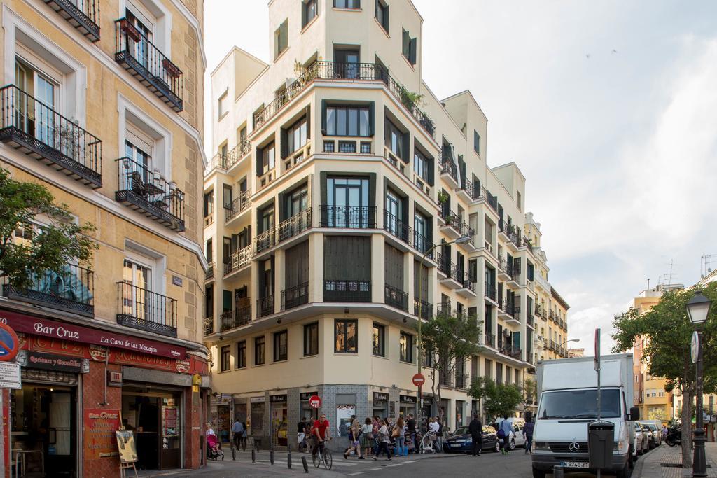Apartament Bookinmadrid Com - Cascorro Sq 18 Pax Zewnętrze zdjęcie