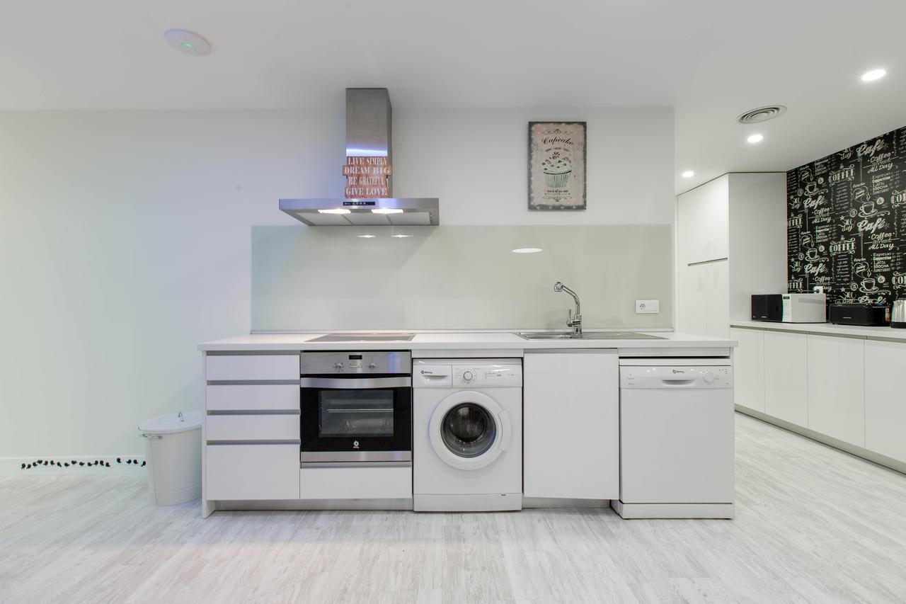 Apartament Bookinmadrid Com - Cascorro Sq 18 Pax Zewnętrze zdjęcie