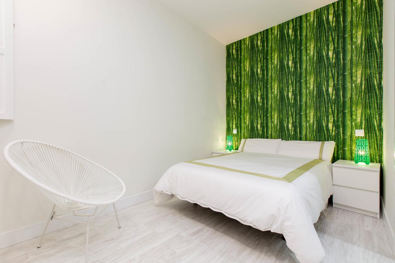 Apartament Bookinmadrid Com - Cascorro Sq 18 Pax Zewnętrze zdjęcie