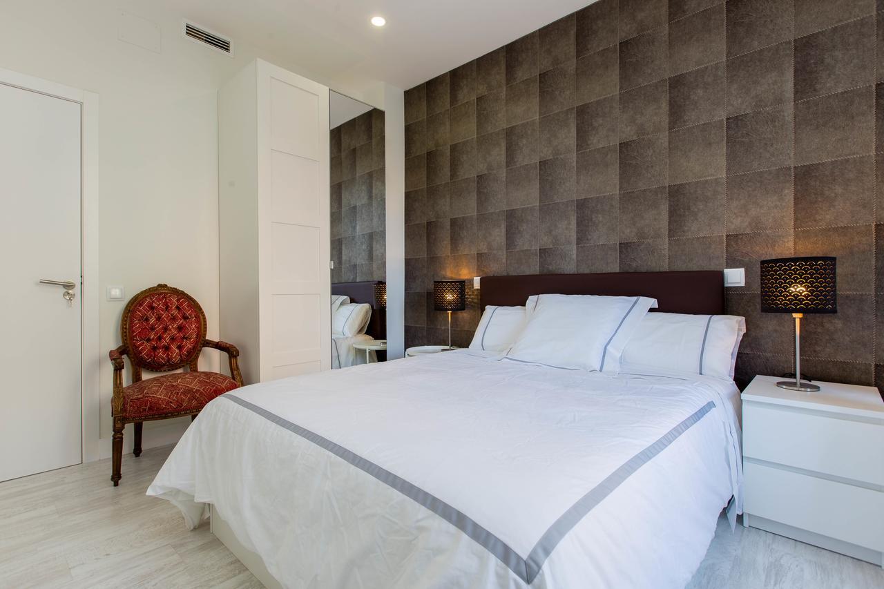 Apartament Bookinmadrid Com - Cascorro Sq 18 Pax Zewnętrze zdjęcie