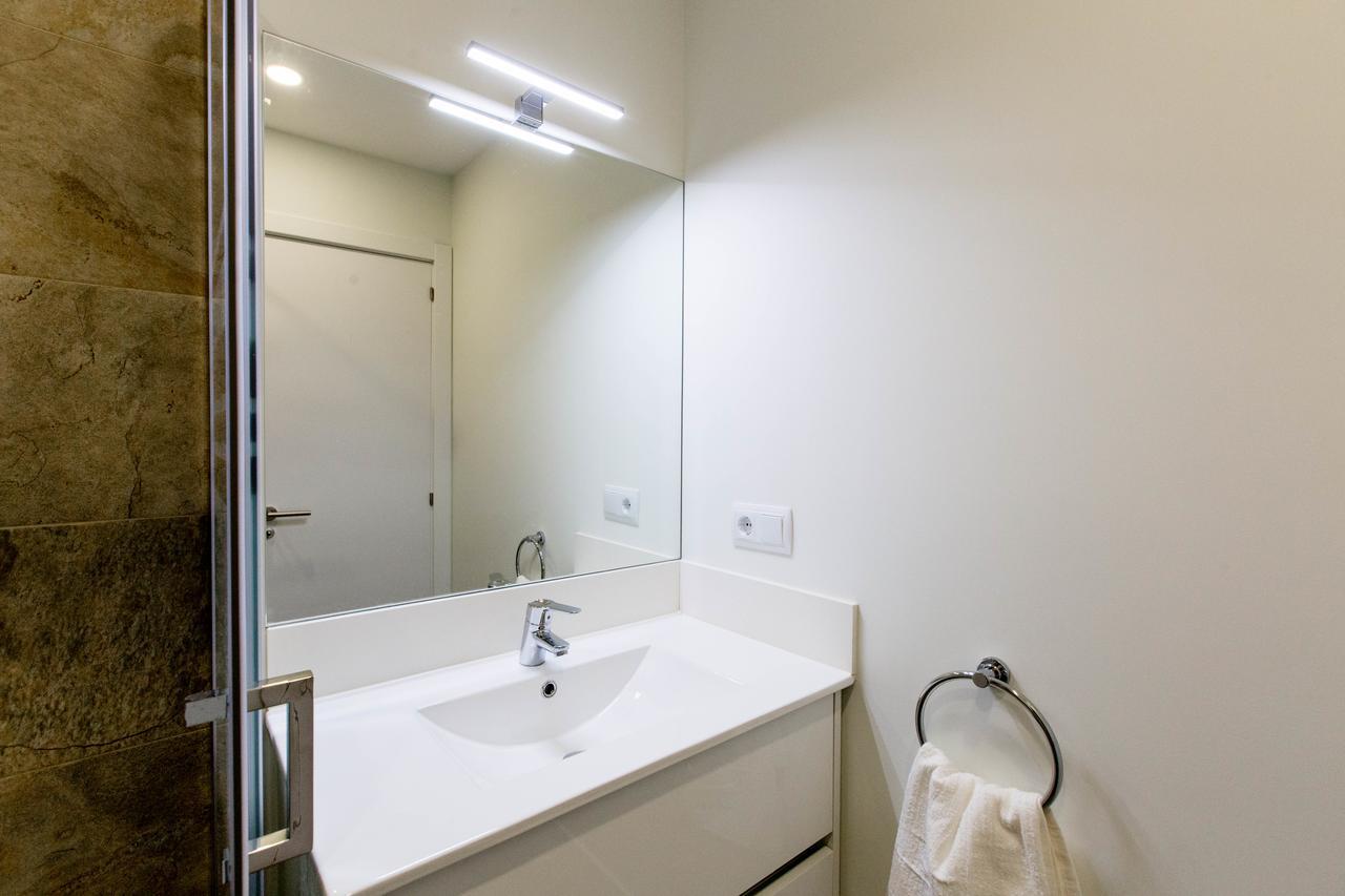 Apartament Bookinmadrid Com - Cascorro Sq 18 Pax Zewnętrze zdjęcie