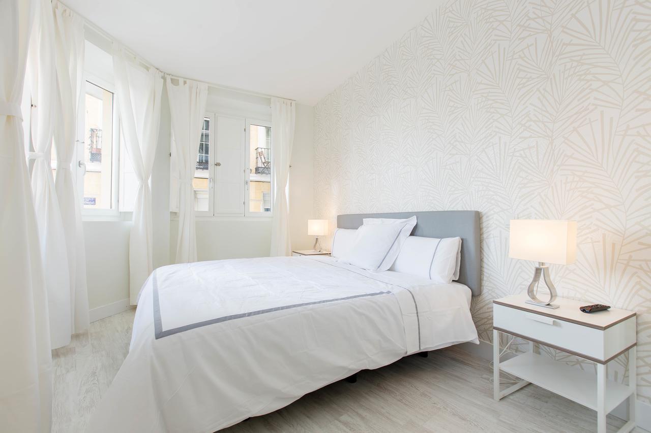 Apartament Bookinmadrid Com - Cascorro Sq 18 Pax Zewnętrze zdjęcie