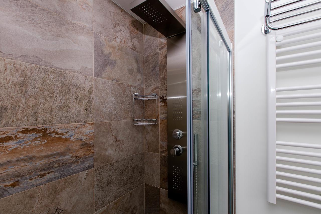Apartament Bookinmadrid Com - Cascorro Sq 18 Pax Zewnętrze zdjęcie