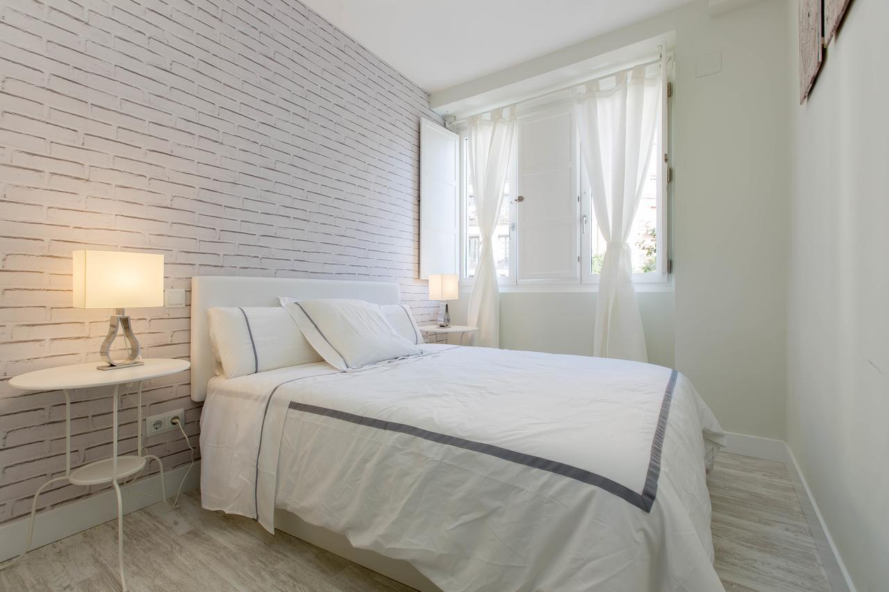 Apartament Bookinmadrid Com - Cascorro Sq 18 Pax Zewnętrze zdjęcie