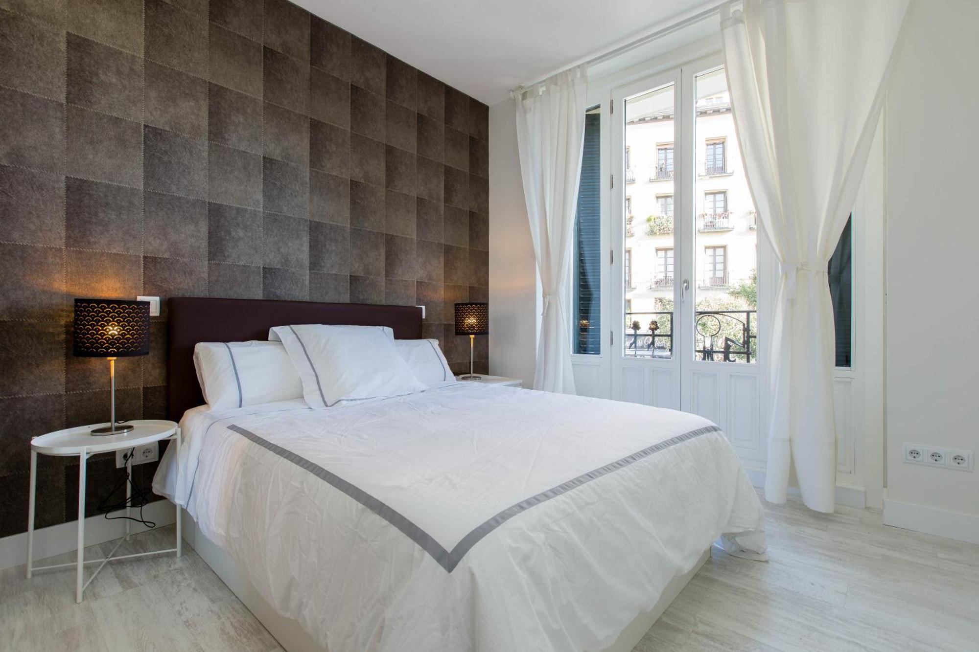 Apartament Bookinmadrid Com - Cascorro Sq 18 Pax Zewnętrze zdjęcie