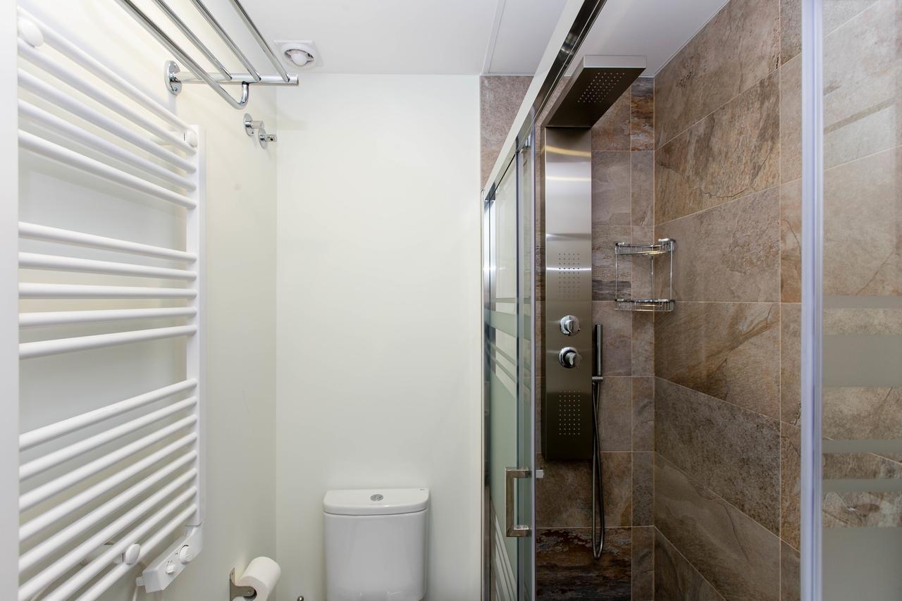 Apartament Bookinmadrid Com - Cascorro Sq 18 Pax Zewnętrze zdjęcie