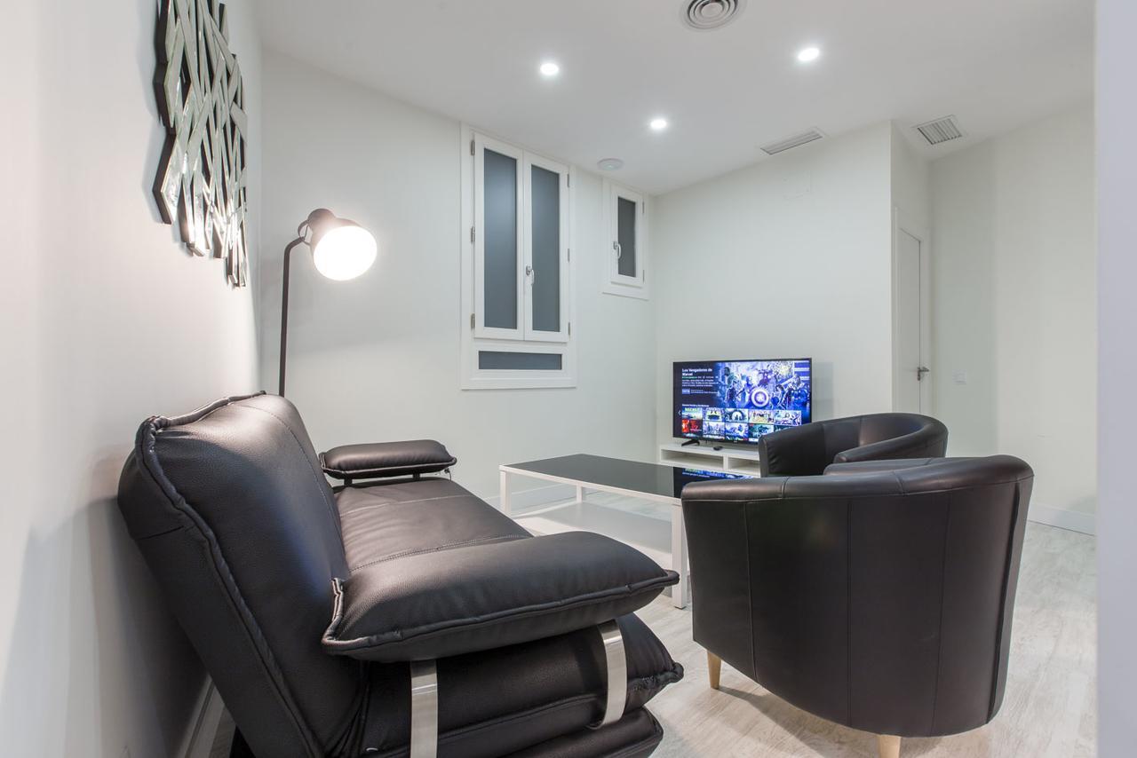 Apartament Bookinmadrid Com - Cascorro Sq 18 Pax Zewnętrze zdjęcie