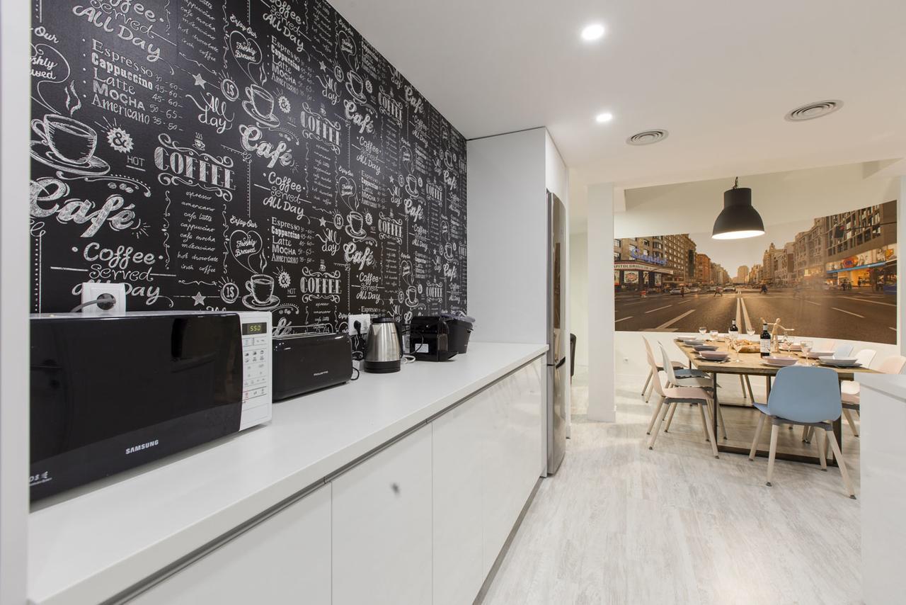 Apartament Bookinmadrid Com - Cascorro Sq 18 Pax Zewnętrze zdjęcie